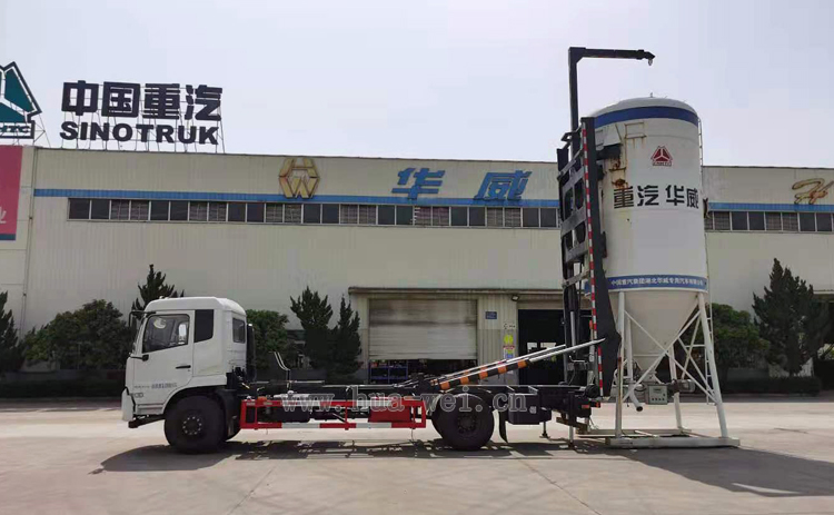 华威驰乐牌SGZ5180ZBGDF6型背罐车选装吊臂 现场操作图片