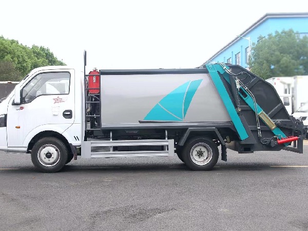 东风途逸蓝牌地下车库压缩垃圾车｜垃圾收集车｜挂桶垃圾车