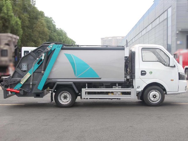 东风途逸蓝牌地下车库压缩垃圾车｜垃圾收集车｜挂桶垃圾车
