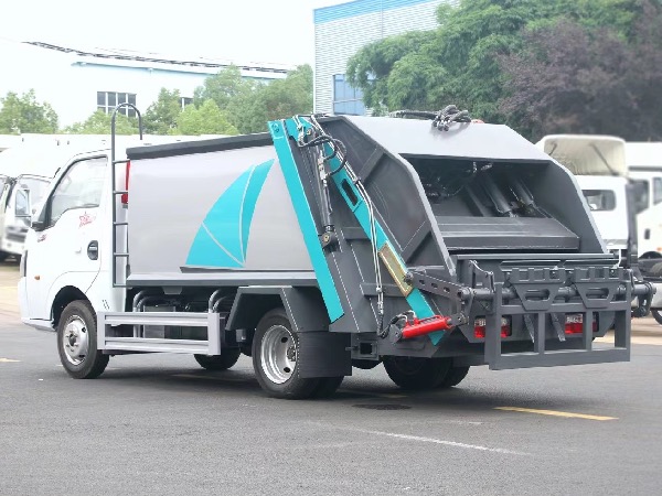 东风途逸蓝牌地下车库压缩垃圾车｜垃圾收集车｜挂桶垃圾车