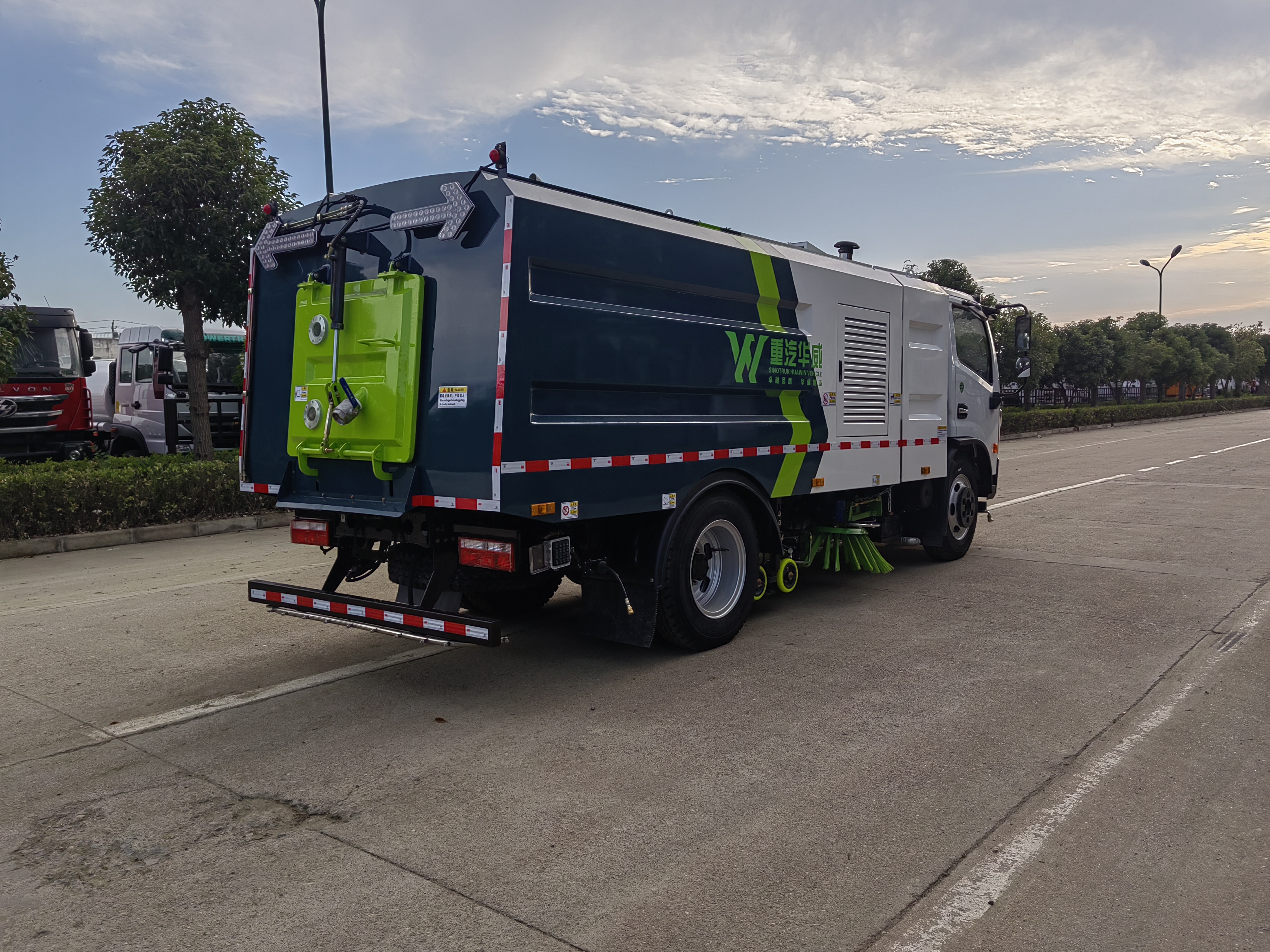 华威驰乐牌SGZ5129TXSEQ6型洗扫车|东风多利卡5120多功能洗扫车