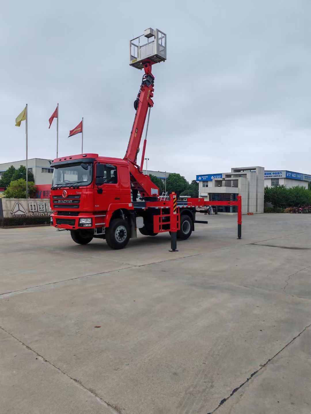 陕汽德龙F3000出口型16米高空作业车