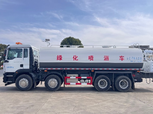 中国重汽汕德卡系列8x4绿化喷洒车|中国重汽湖北华威制造24立方洒水车|华威驰乐牌SGZ5311GPSZZ6C5型绿化喷洒车|雾炮车|抑尘车