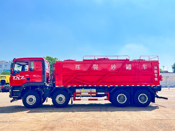 中国重汽HOWO豪沃重卡8X4压裂砂罐车｜华威驰乐牌SGZ5310TSGZZ6TX型压裂砂罐车