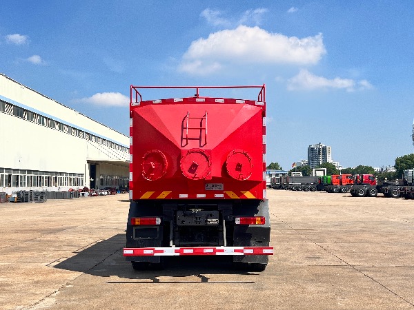 中国重汽HOWO豪沃重卡8X4压裂砂罐车｜华威驰乐牌SGZ5310TSGZZ6TX型压裂砂罐车