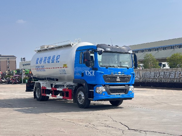 中国重汽HOWO豪沃TX系列4x2单桥干粉罐车｜华威驰乐牌SGZ5180GFLZZ6TX低密度粉粒物料运输车