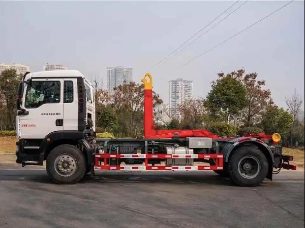 华威驰乐牌SGZ5180ZXXZZ6C5车厢可卸式垃圾车｜中国重汽汕德卡18T钩臂式垃圾车｜压缩垃圾箱转运车辆