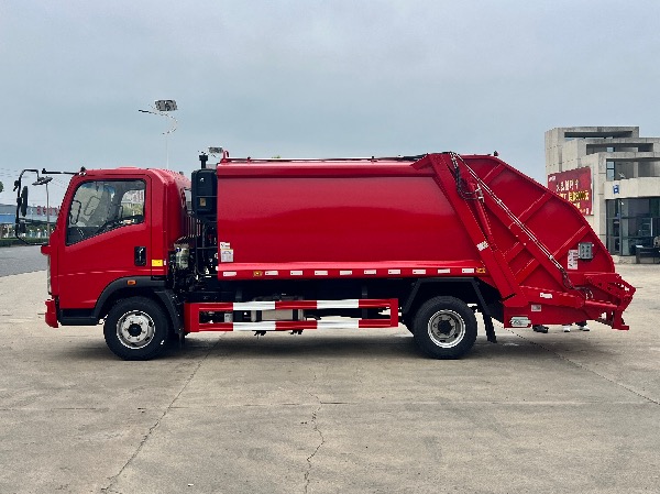 中国重汽HOWO豪沃8立方压缩式垃圾车【海外版】｜后装式压缩垃圾车｜垃圾压缩车｜垃圾收集压缩转运车｜垃圾转运车