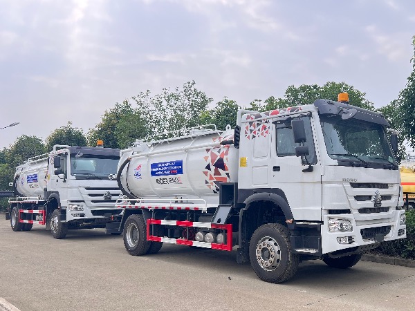 中国重汽HOWO豪沃12方真空吸污车【海外版】｜吸污车｜吸粪车｜污泥车｜清洗吸污车｜污泥罐车