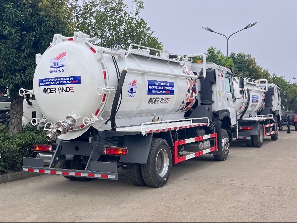 中国重汽HOWO豪沃12方真空吸污车【海外版】｜吸污车｜吸粪车｜污泥车｜清洗吸污车｜污泥罐车