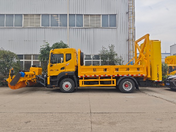 高速公路防撞缓冲车｜防撞车｜高速公路养护车｜除雪车｜扫雪车｜融雪剂撒布车