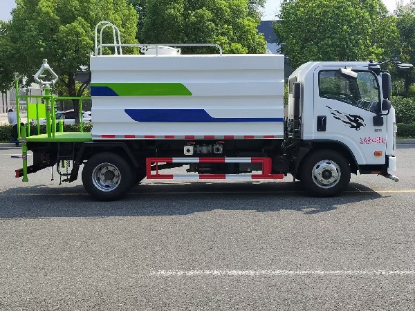 中国重汽成都王牌5-7立方绿化喷洒车｜洒水车｜多功能抑尘车｜雾炮车｜洒水罐车