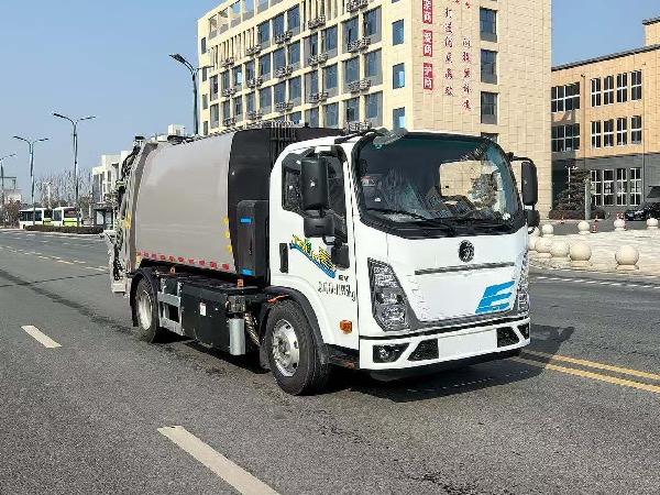 中国重汽成都王牌6-7立方新能源压缩式垃圾车|中国重汽CFC5124ZYSCDWBEV纯电动EV压缩垃圾车