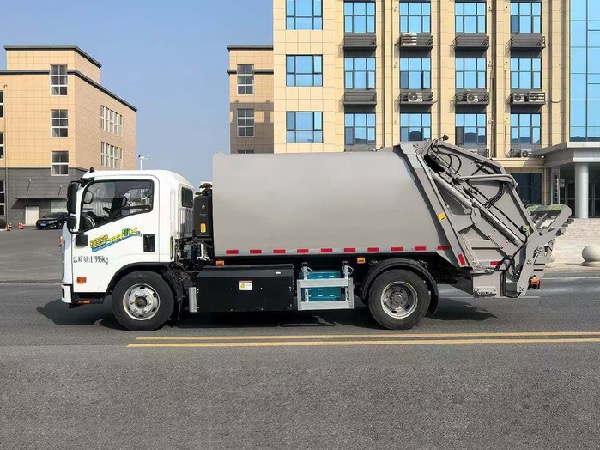 中国重汽成都王牌6-7立方新能源压缩式垃圾车|中国重汽CFC5124ZYSCDWBEV纯电动EV压缩垃圾车