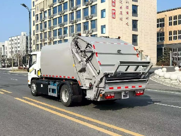 中国重汽成都王牌6-7立方新能源压缩式垃圾车|中国重汽CFC5124ZYSCDWBEV纯电动EV压缩垃圾车