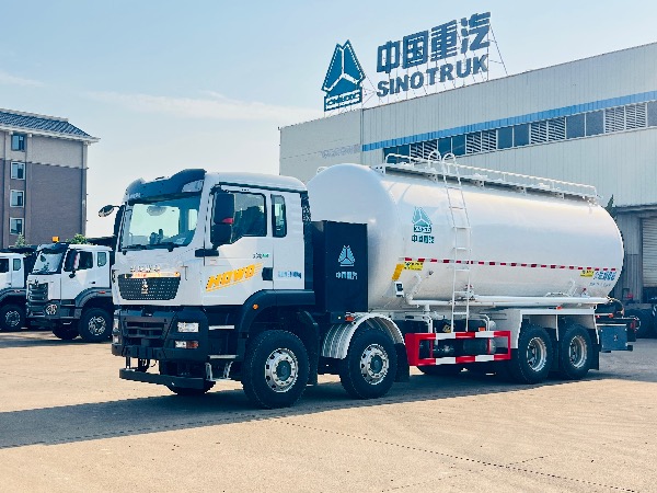 华威驰乐牌SGZ5312GFGZZBEV纯电动粉粒物料运输车｜中国重汽豪沃TX新能源纯电动EV干（混）粉砂罐车｜重汽豪沃搭载宁德时代352/400度磷酸铁锂电池